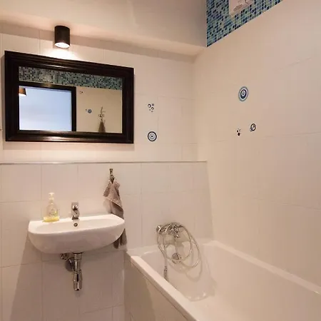 Luka Studio Aircondition + Free Parking Apartman
